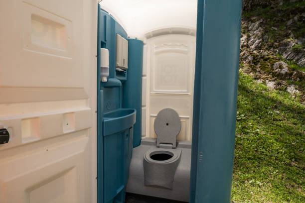 Best Porta potty rental near me  in Johnstown, CO